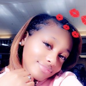 Meet your Posher, Layla